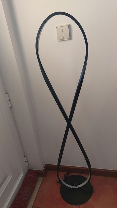 Candeeiro com lâmpada LED