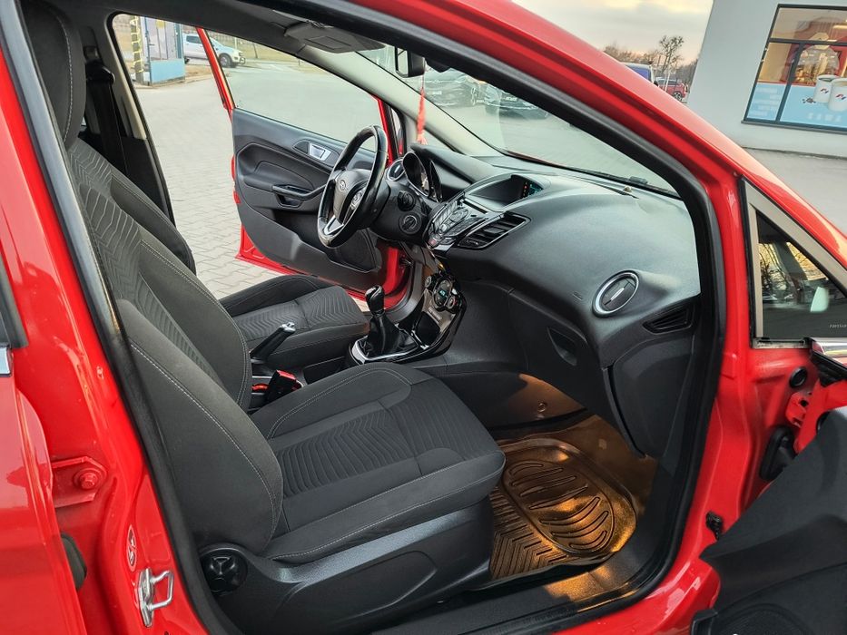 Ford Fiesta 2015r,benzyna,bardzo ładny,