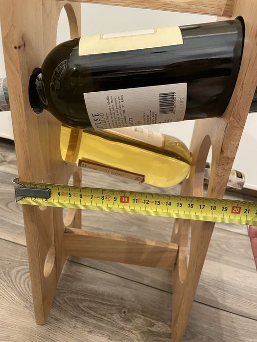 Drewniany stojak na wino