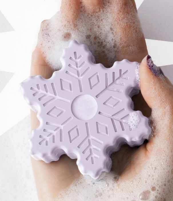 Zestaw upominkowy: kapcie+ mydełko i krem do rąk Oriflame