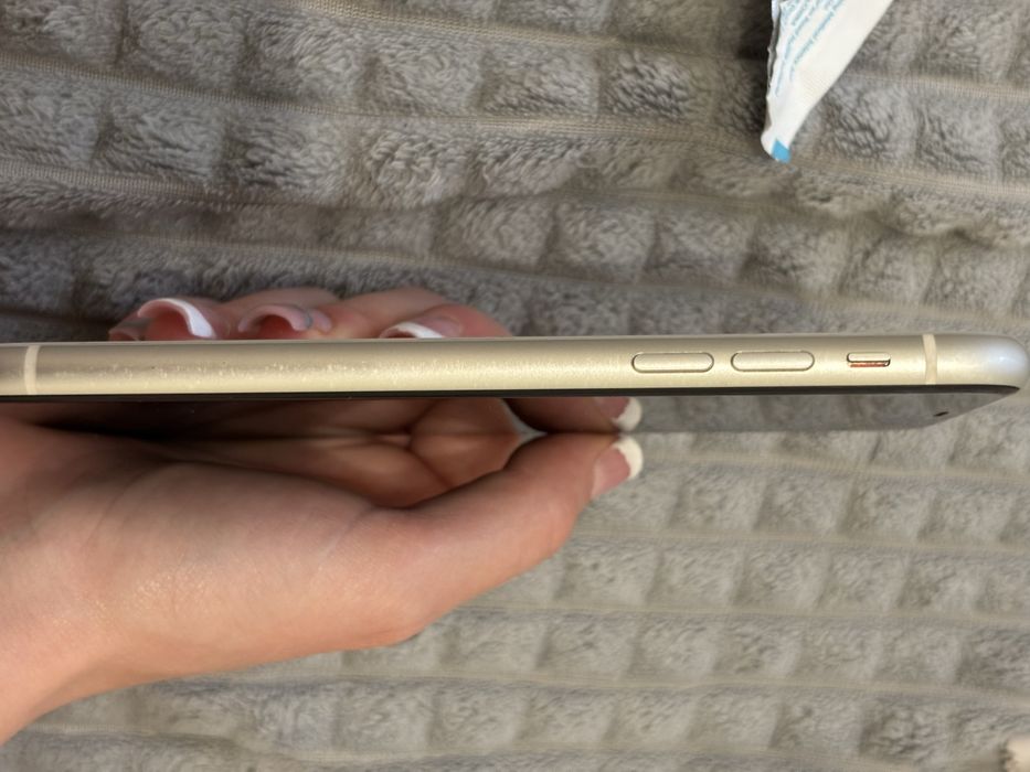 Iphone 11 Apple white 64 GB telefon biały