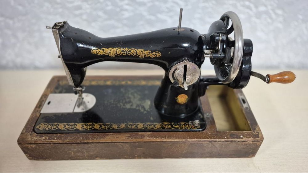 Антікварна швейна машинка "Калінінка", 1947–1950 рр., ручна