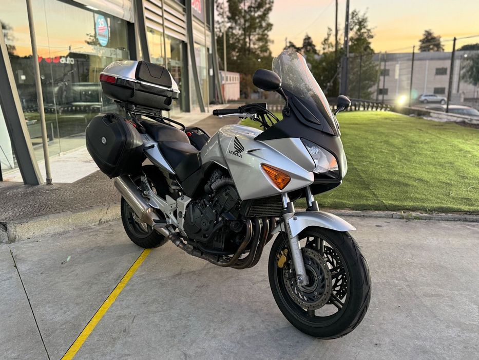 Honda CBF  600 com kit de 3 malas