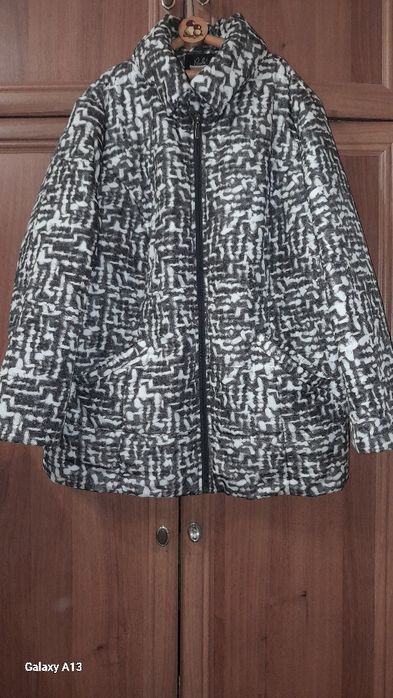 Жіноча осіння куртка