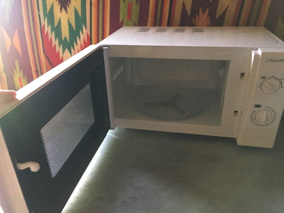 Мікрохвильова піч Maestro — MR-730