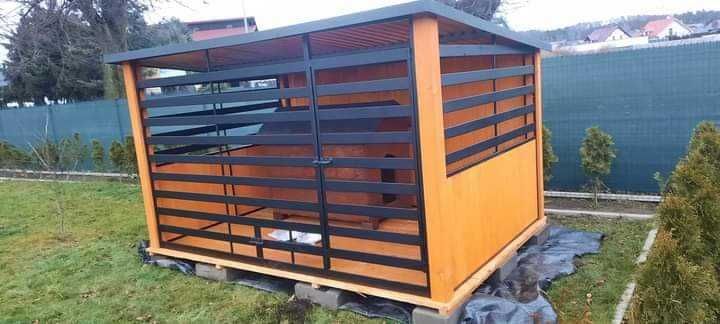 Kojec Dla Psa z Elementami Drewna