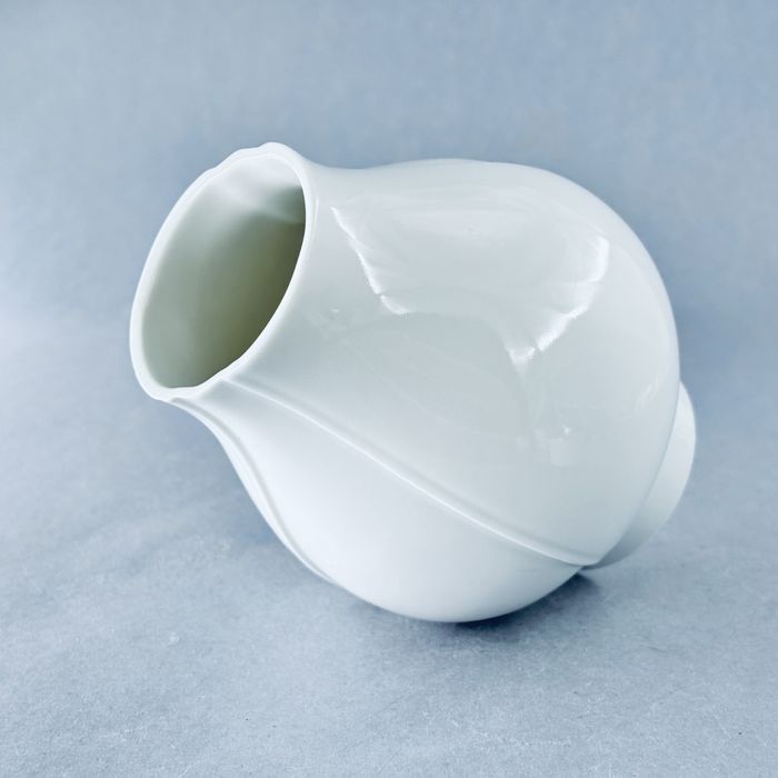 lata 70/80-te piękny designerski biały wazon porcelanowy