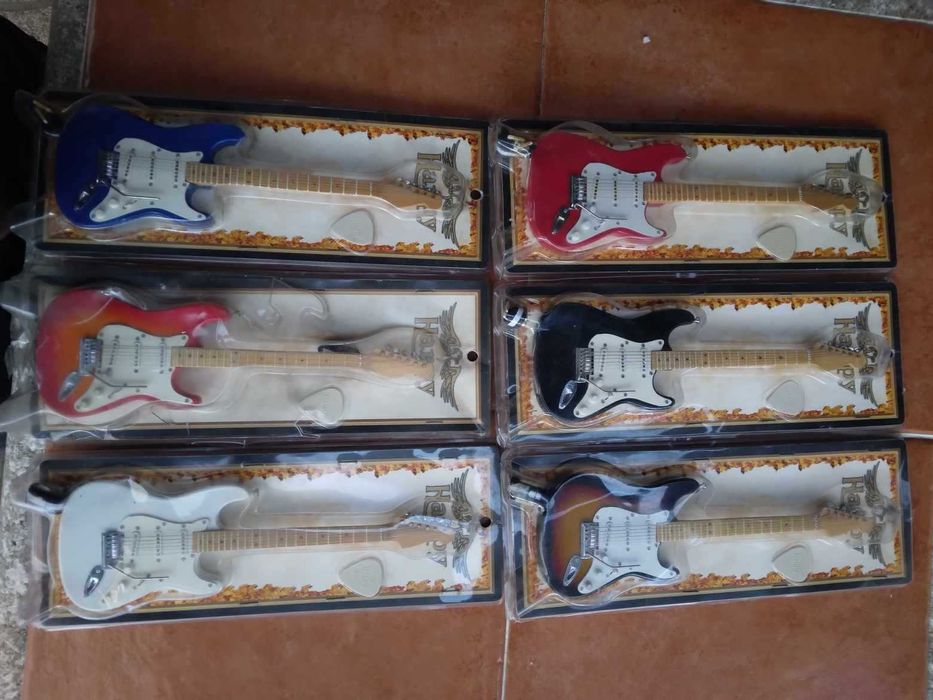 Miniatura Replica Guitarra Strato Escala de 1:4