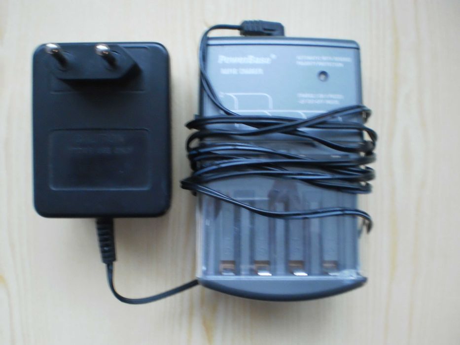 Ładowarka RAPID CHARGER do akumulatorków,PowerBase,na 2 lub 4,zasilacz