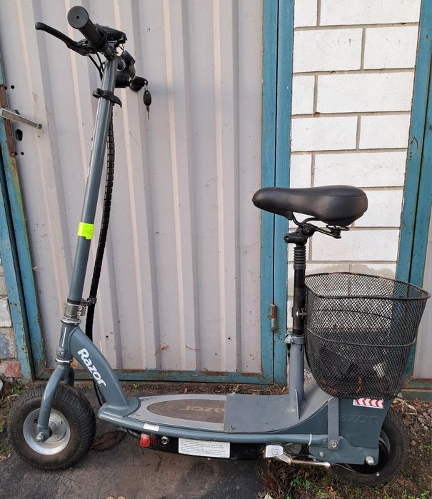 Продам електросамокат Razor E300