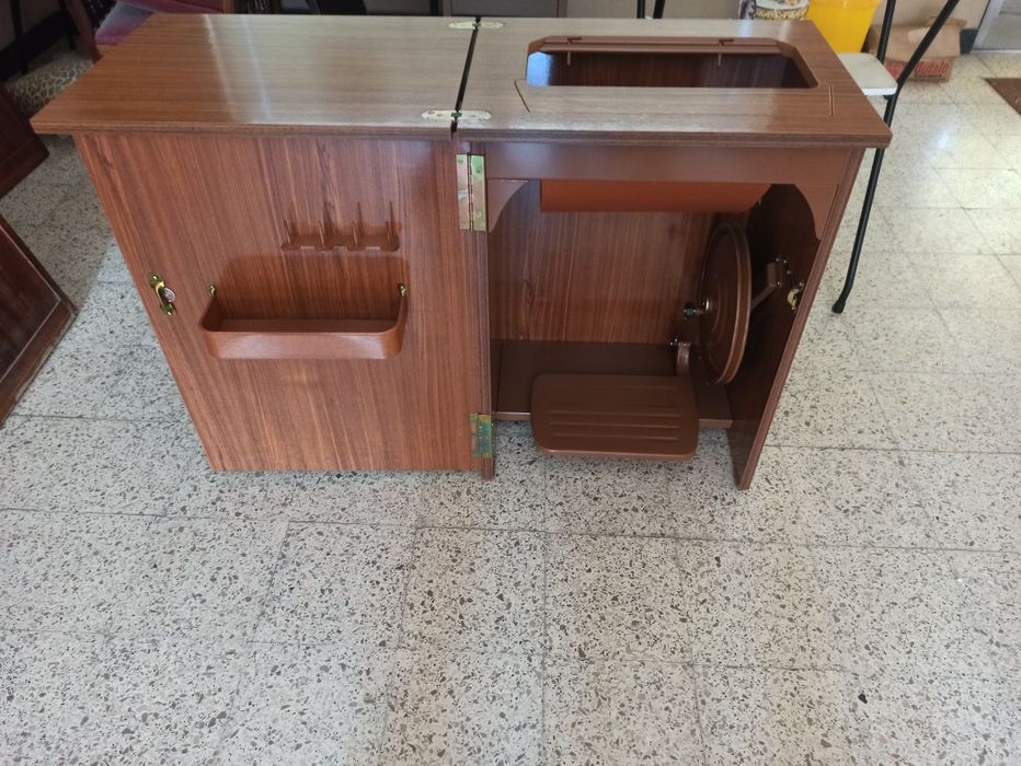 Móvel máquina de costura