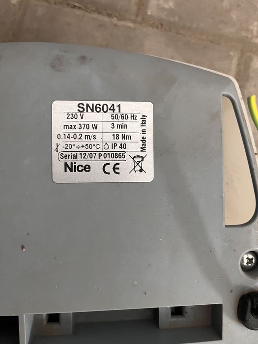 Привод для секційних воріт воріт Nice SN6041