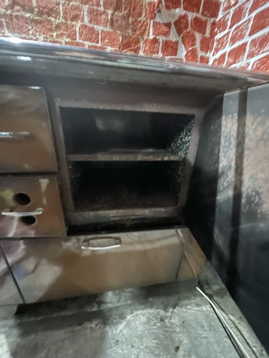 Fogão a lenha com pouco uso