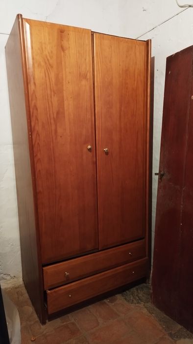 Roupeiro usado em bom estado