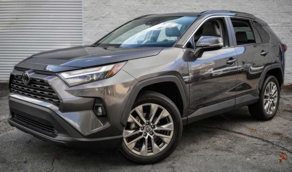 Toyota RAV4 XLE Premium      2023