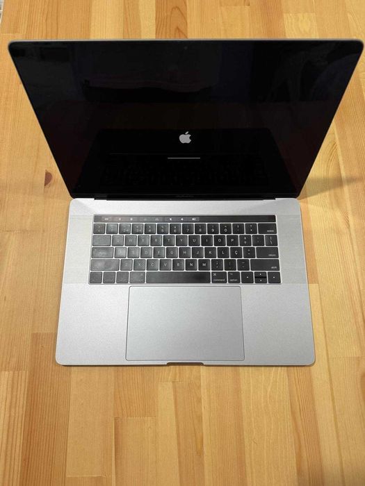 MacBook Pro 15” 2016 i7 • 16GB • SSD 2TB • Radeon • Impecável