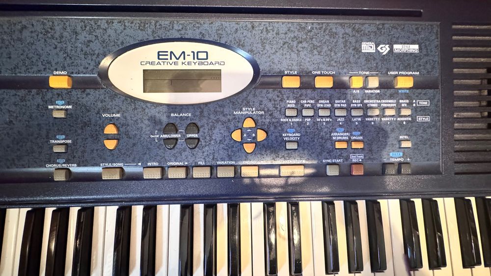 Teclado Roland EM-10