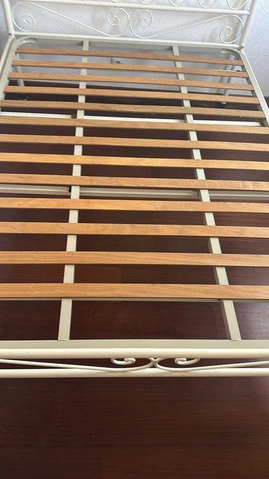 Cama vintage em ferro 133cm X 183cm com colchão