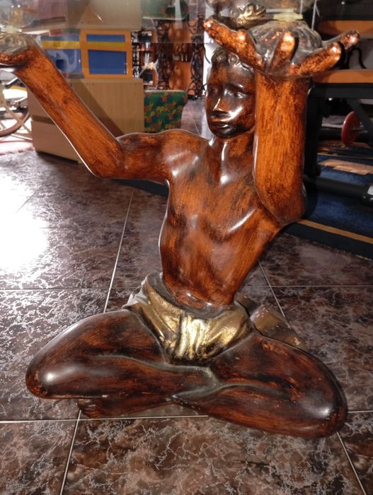 Mesa de apoio antiga.
