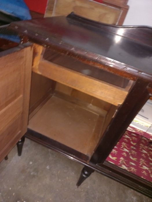 Aparador antigo em madeira