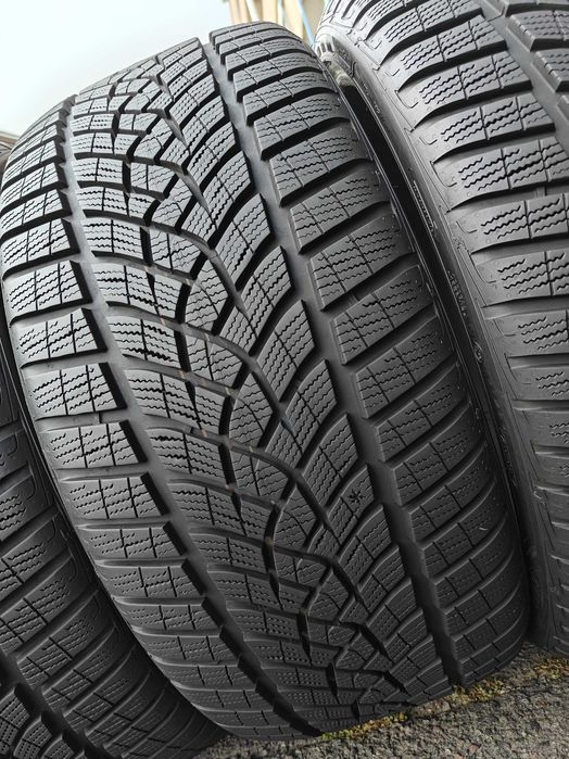 R20 235 35 шини зимові Goodyear Ultra Grip Ice 2 чудовий стан агресивні арктичні