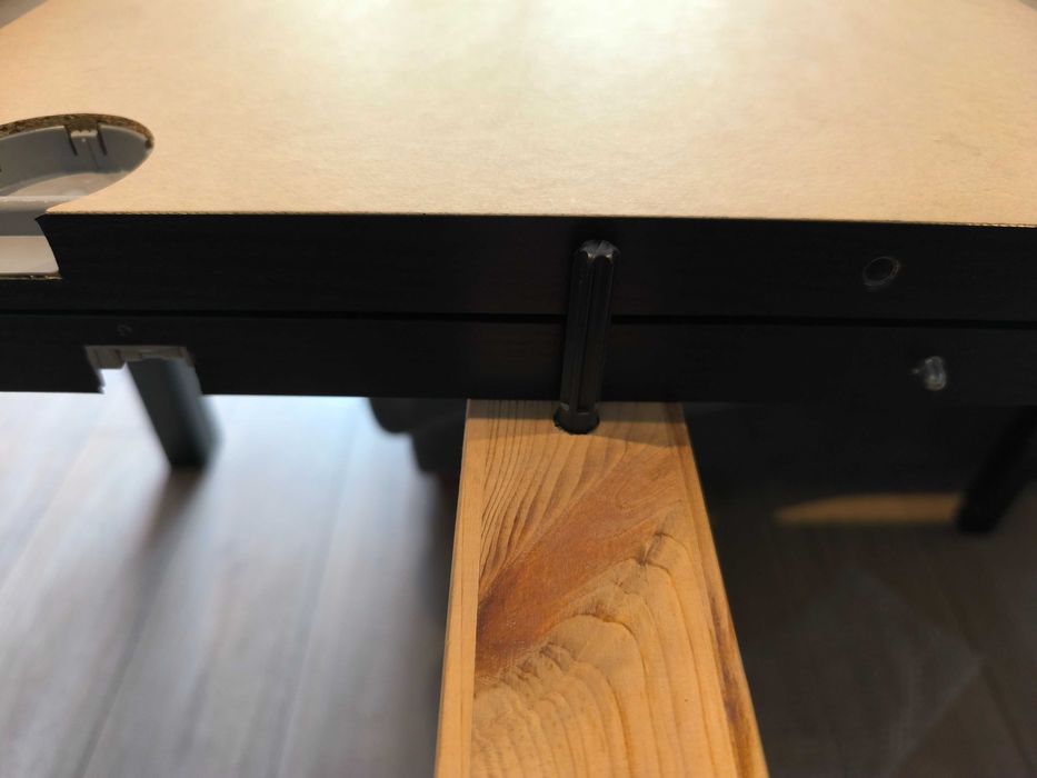 Mesa IKEA BJURSTA extensível + 4 cadeiras pretas