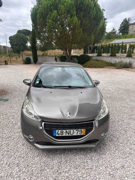 Peugeot 208 1.4 HDi Diesel 2013 | 1 Proprietário | Revisões na Marca