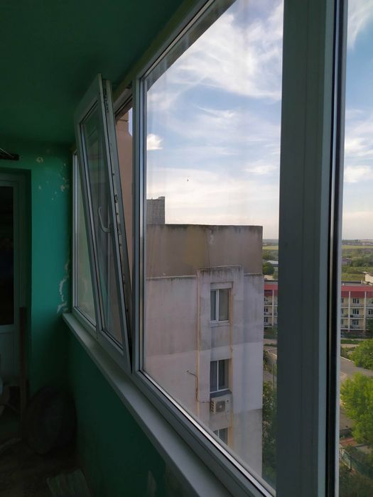 Продам 2 металлопласиквых окна бу
