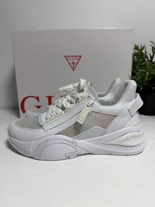 Wygodne sneakersy Guess