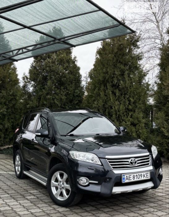 Автомобиль Toyota RAV 4