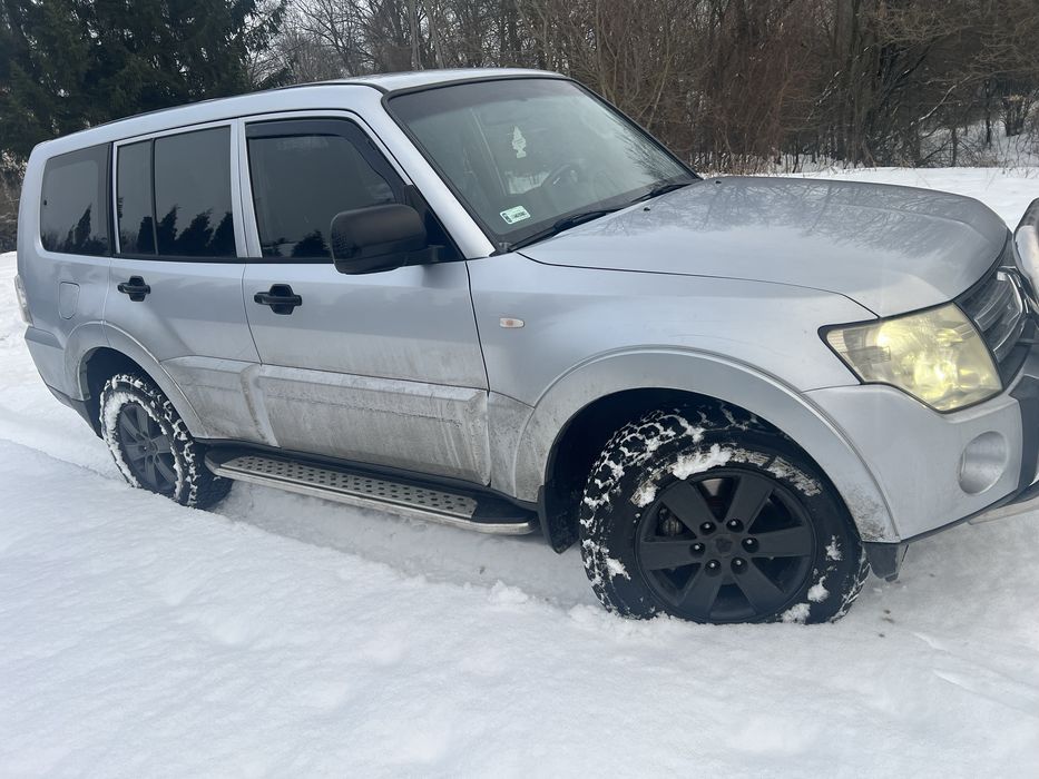 Samochod terenowy mitsubishi pajero