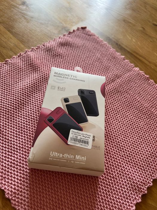 Павербанк на магніті