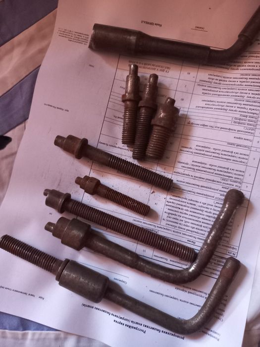 Ключ винтовой  замок накладнойи не только