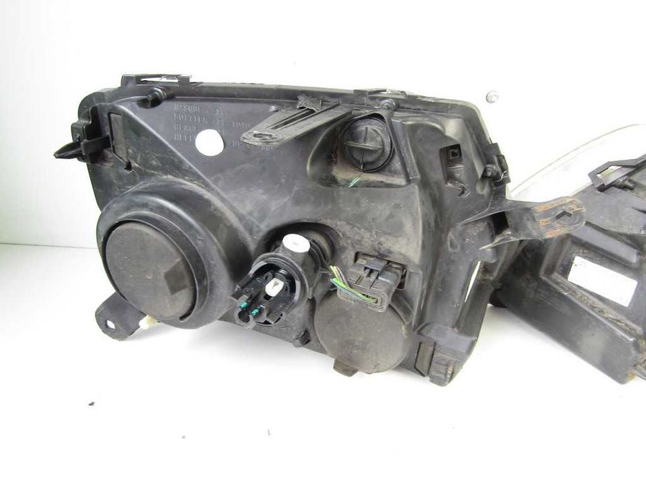 Dacia Duster lampa lampy przód przednie prawa lewa