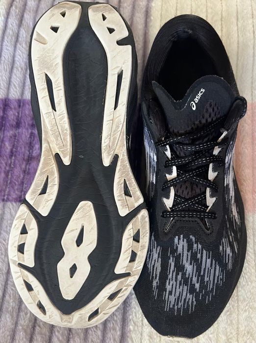 Кросівки асікс бігові