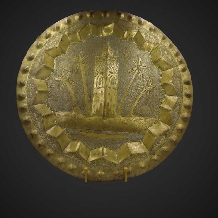 mosiężna taca dekoracyjna z tłoczonym wzorem b5/100660