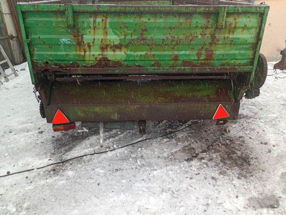 Przyczepa rozrzutnik czarna białostocka kultywator