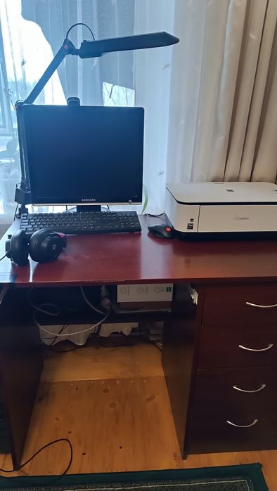 Стіл  письмовий,комп'ютерний