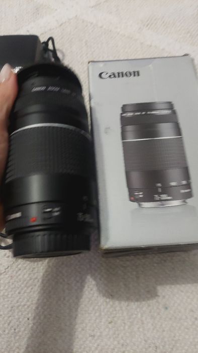 Kit completo de fotográfica profissional. Câmara,  objetiva  extra e flash,   usada , mas bem conservada. Inclui bolsa.