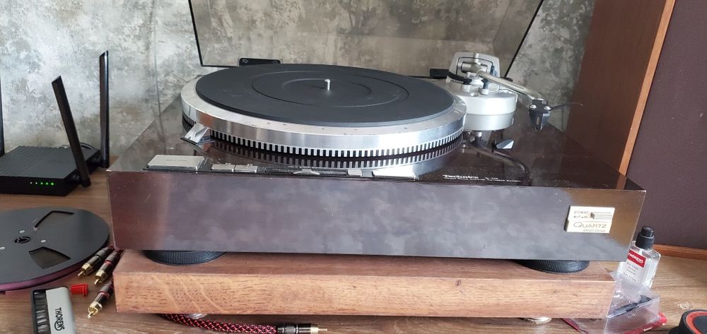 Програвач вінілу Technics SL-M2
