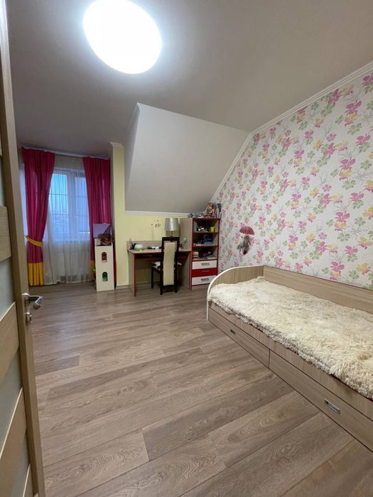 Оренда приватного будинку з зеленою зоною, терасою і гаражем.ЦЕНТР