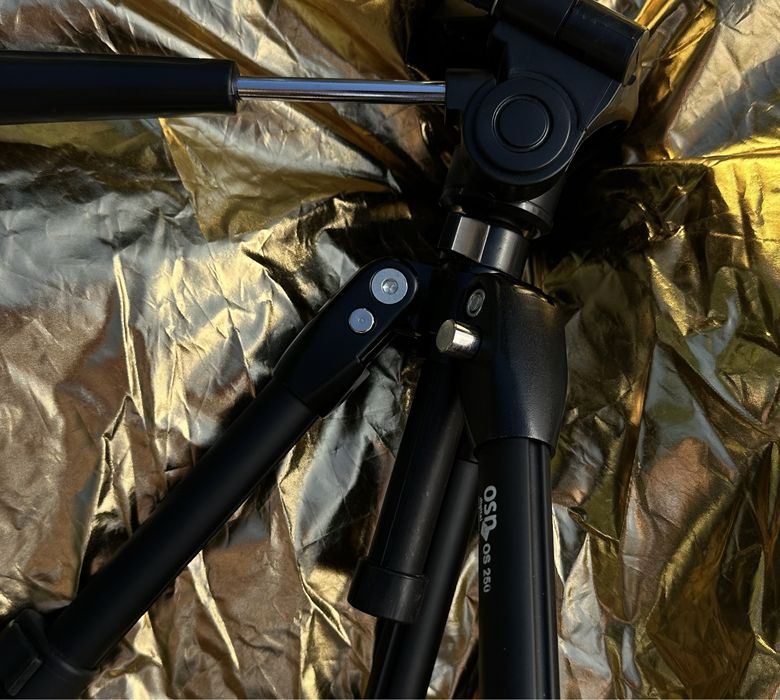 Штатив для камери