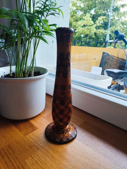 Wazonik z wypalanym wzorem