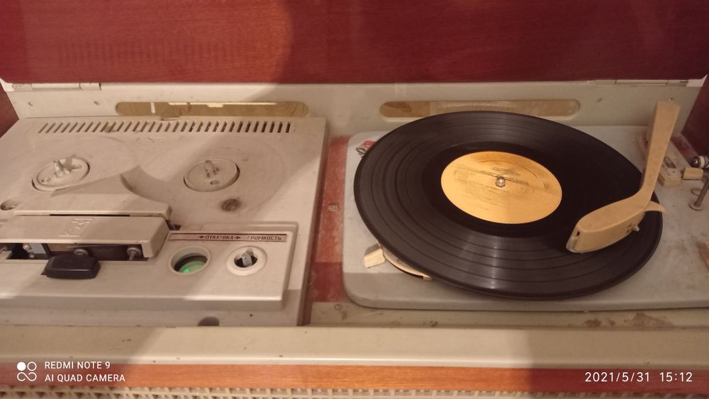 Продам РАРИТЕТ ---Радиолу "Романтика"