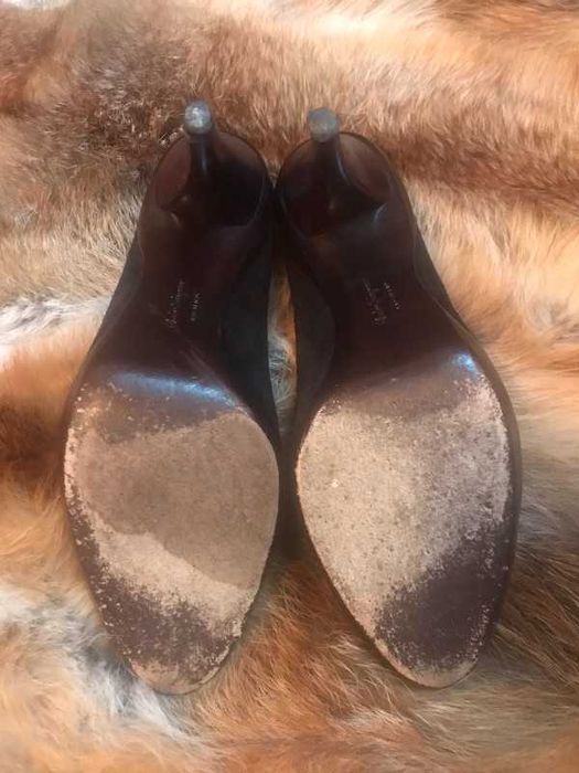 Eleganckie zamszowe czarne szpilki