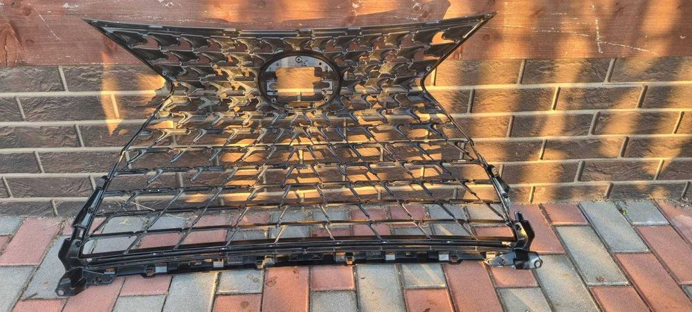 Решетка радиатора Б/У Lexus UX 250h