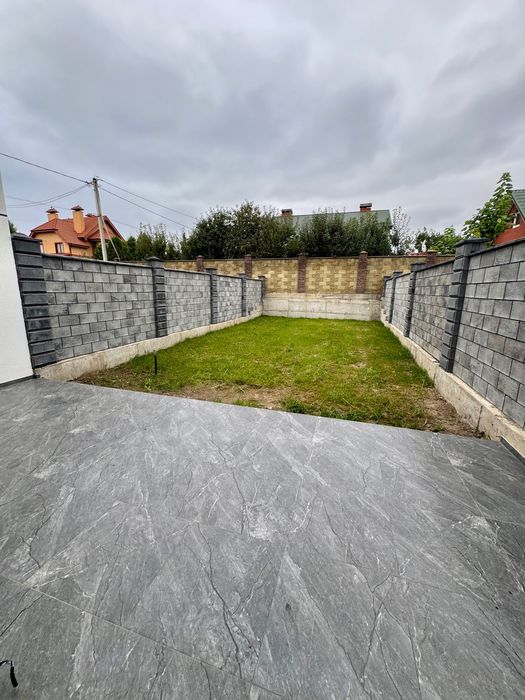 Продам котедж з ремонтом в районі Щасливе!