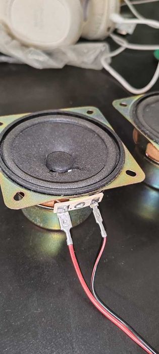 Duas colunas pequenas 7cm com 4 Ohm