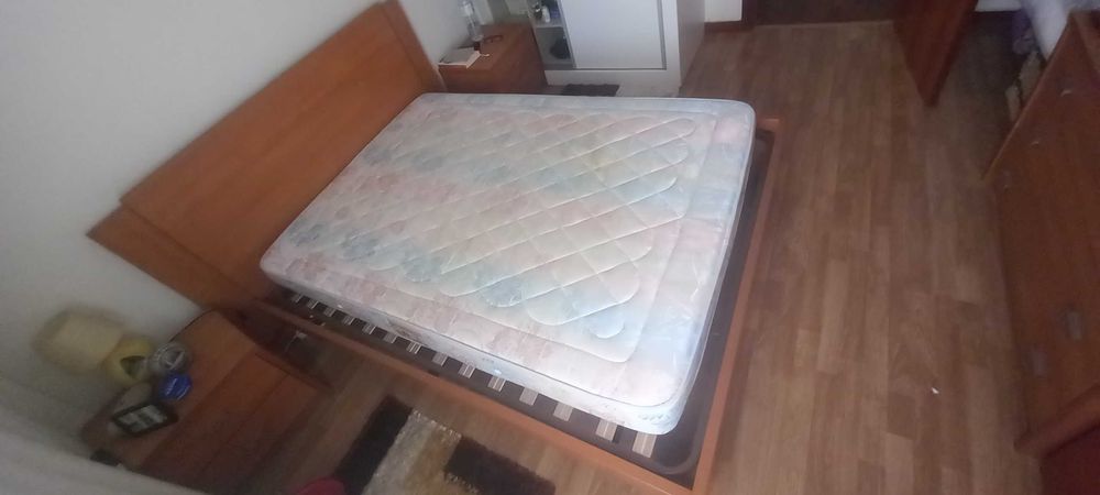 Cama de casal com colchão incluído