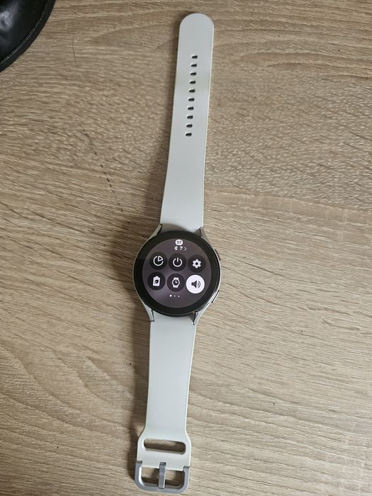 Продам Samsung galaxy watch 5 44мм